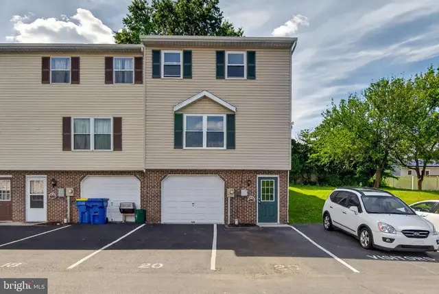 20 Pine Dr, Manchester