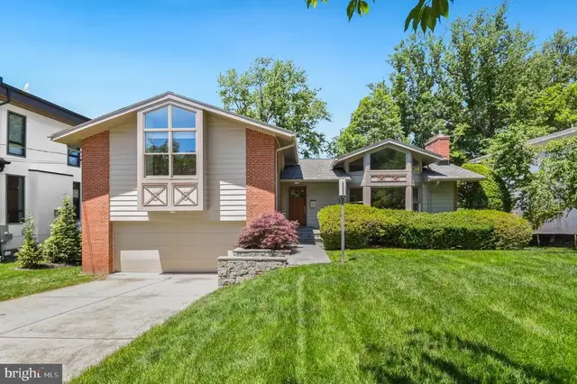 5829 Marbury Rd, Bethesda