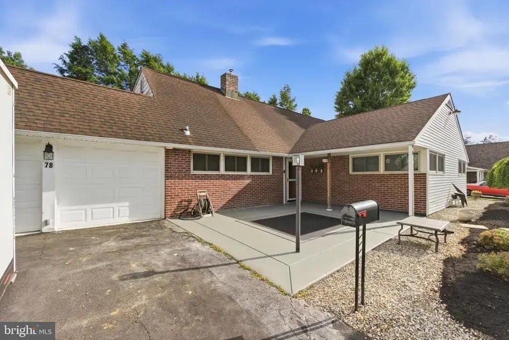 78 Forsythia Dr N, LEVITTOWN