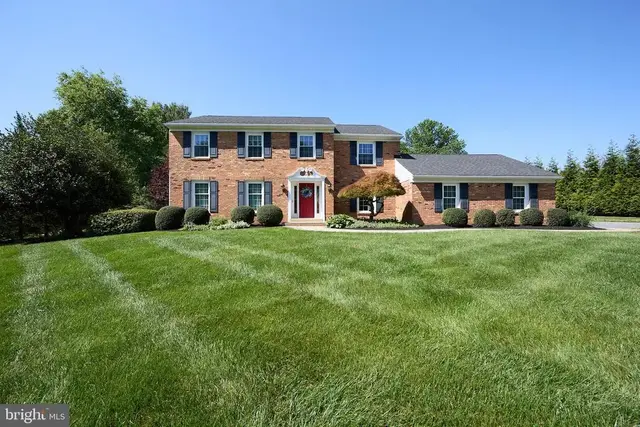 612 Normans Ln, Newark