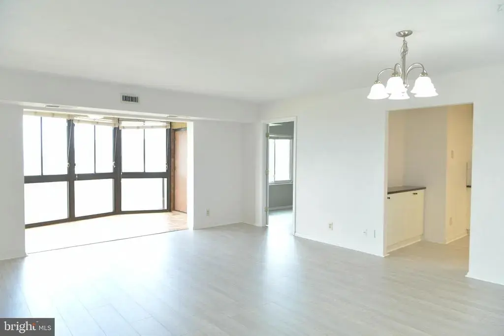 8340 Greensboro Dr #906, MCLEAN