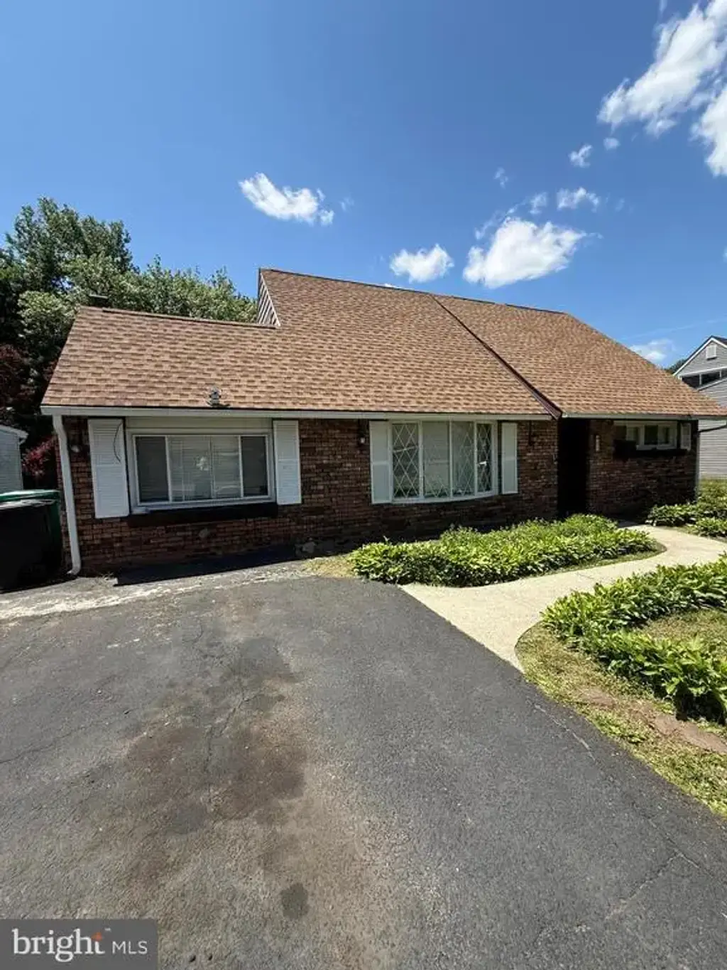 99 Kingwood Ln, LEVITTOWN