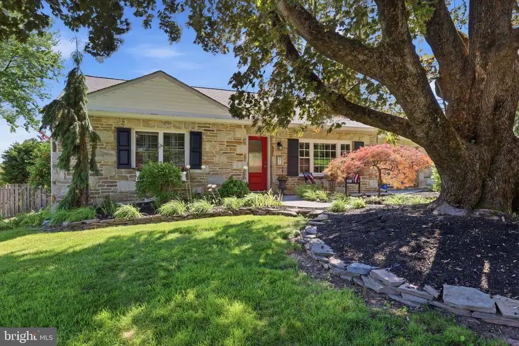750 Sweetbriar Dr, WARMINSTER