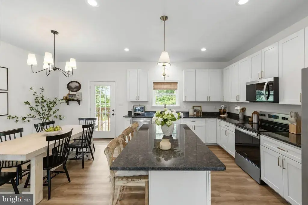 527 Grouse Dr, WINCHESTER