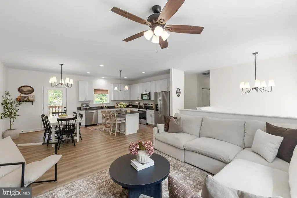 527 Grouse Dr, WINCHESTER