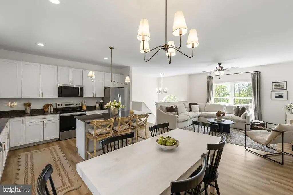 527 Grouse Dr, WINCHESTER