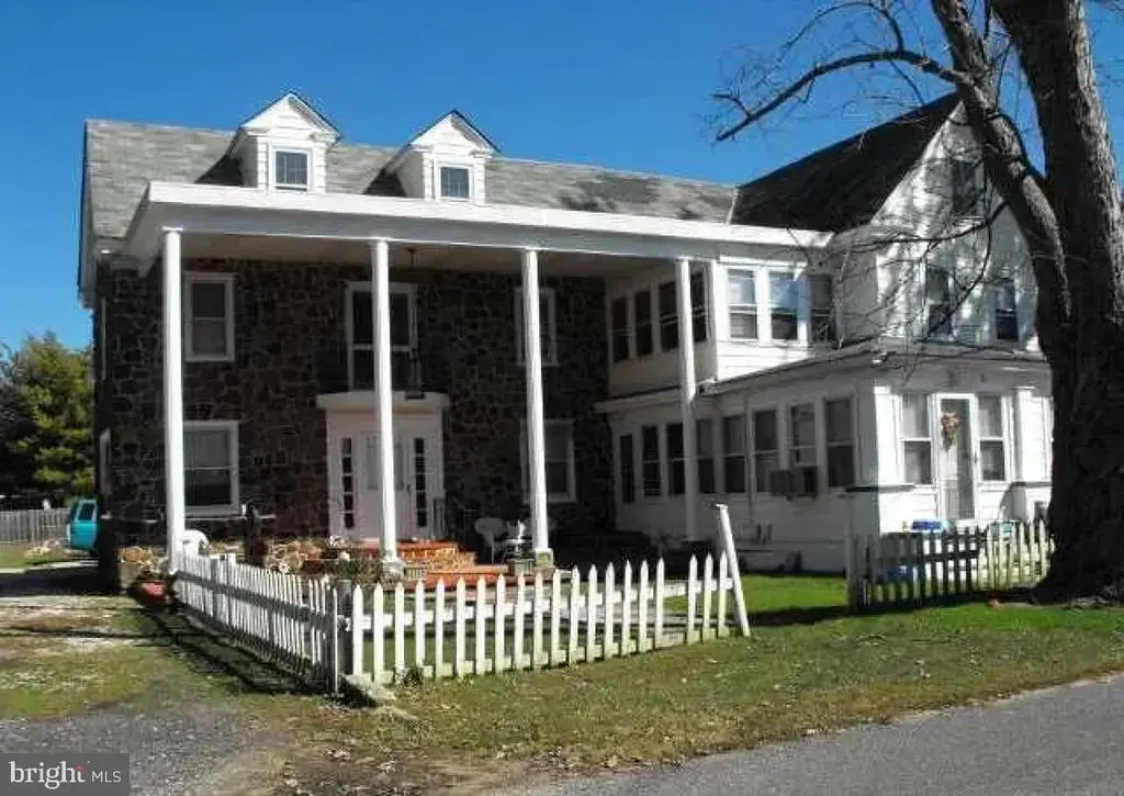 4 Ward Ave, LEESBURG