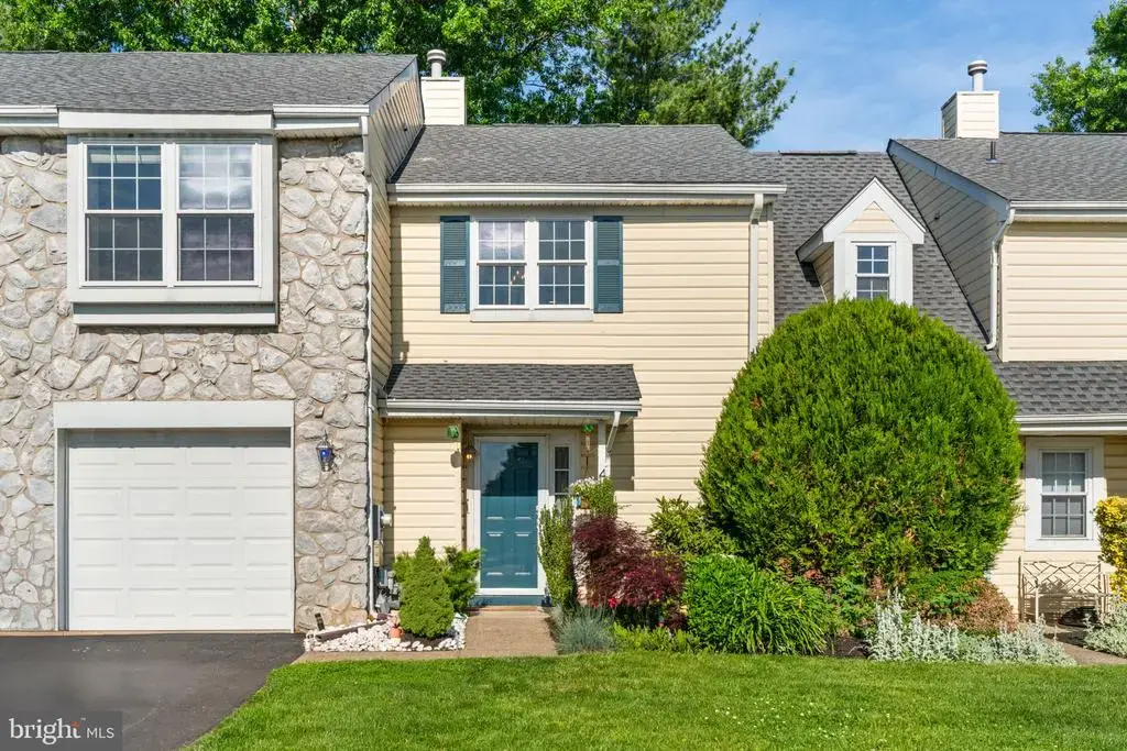 432 Revere Dr, SOUTHAMPTON