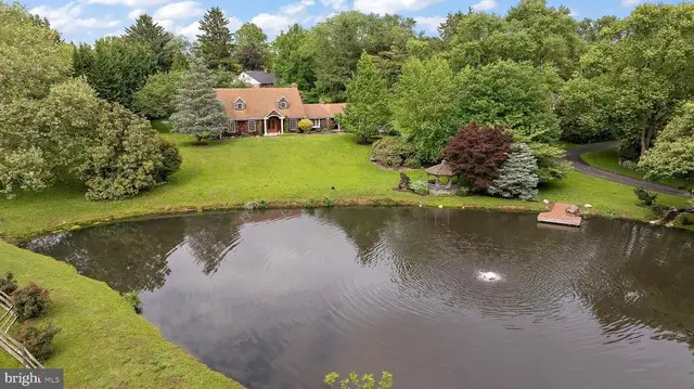 760 Corner Ketch Rd, Newark