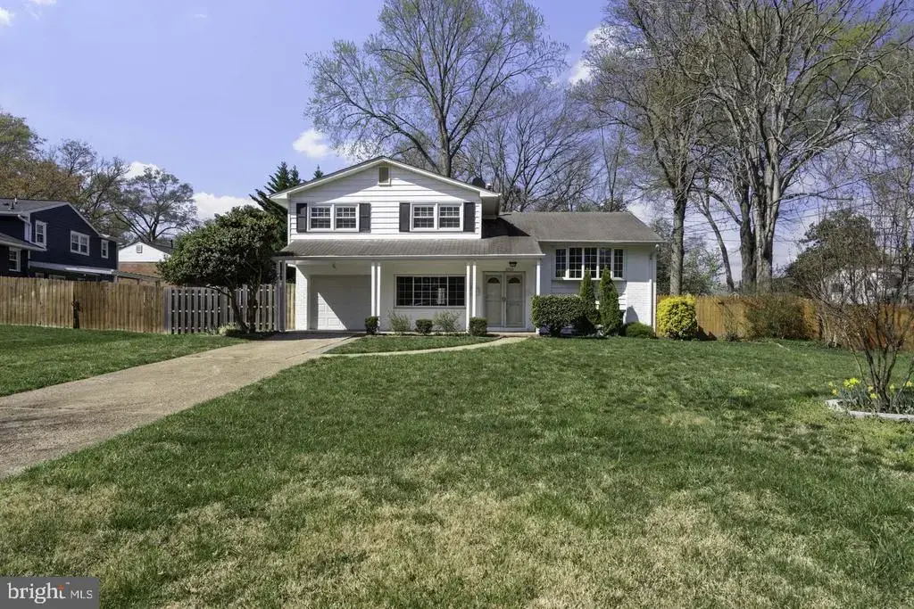 8908 Charles Augustine Dr, ALEXANDRIA