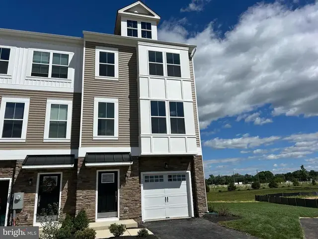 752 Rosler Way, Middletown