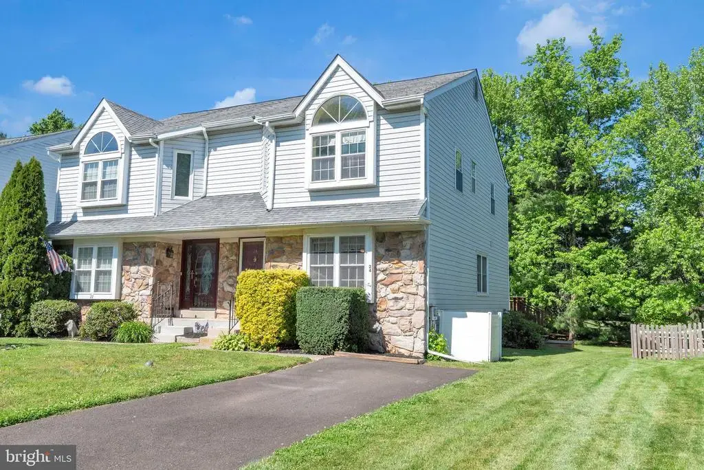 24 Pearl Dr, DOYLESTOWN
