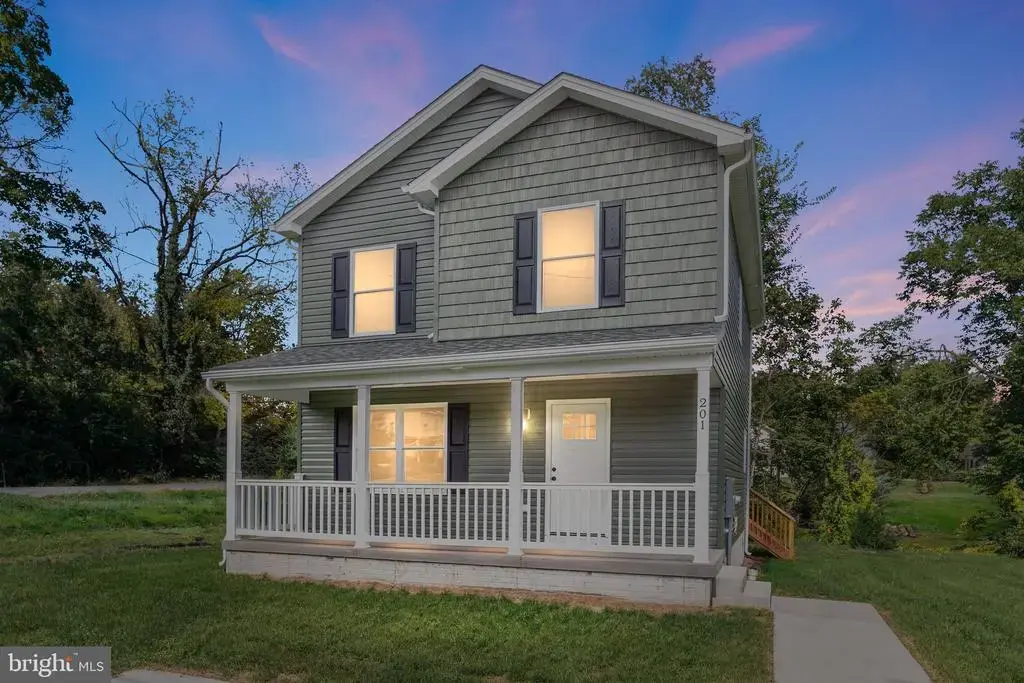 201 East Locust St, WOODSTOCK