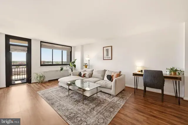 801 N Pitt St #1601, Alexandria