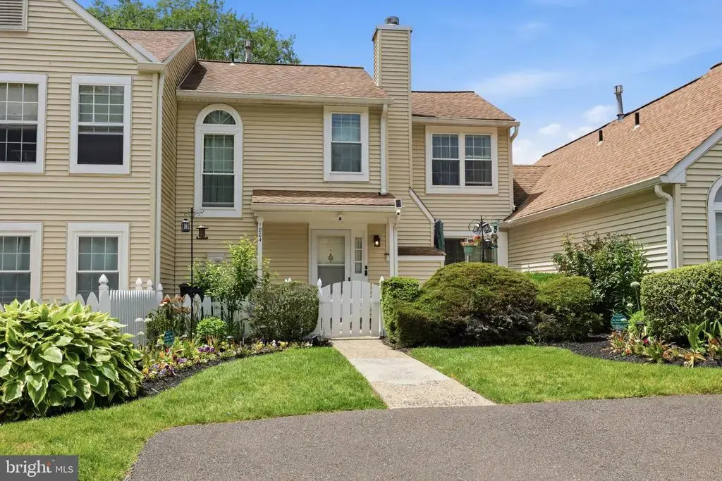 1804 Morris Cir, SOUTHAMPTON