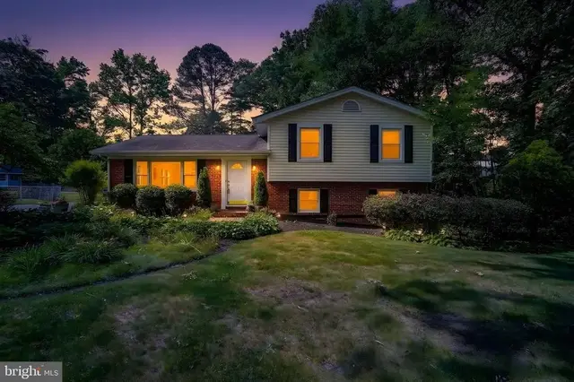 3236 Woodland Ln, Alexandria