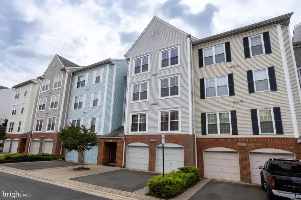 279 S Pickett St #301, ALEXANDRIA