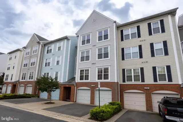 279 S Pickett St #301, Alexandria