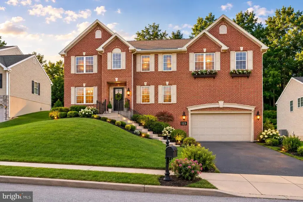 15 Sawgrass Dr, READING