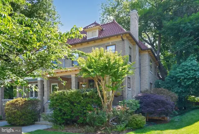 4225 37th St Nw, Washington