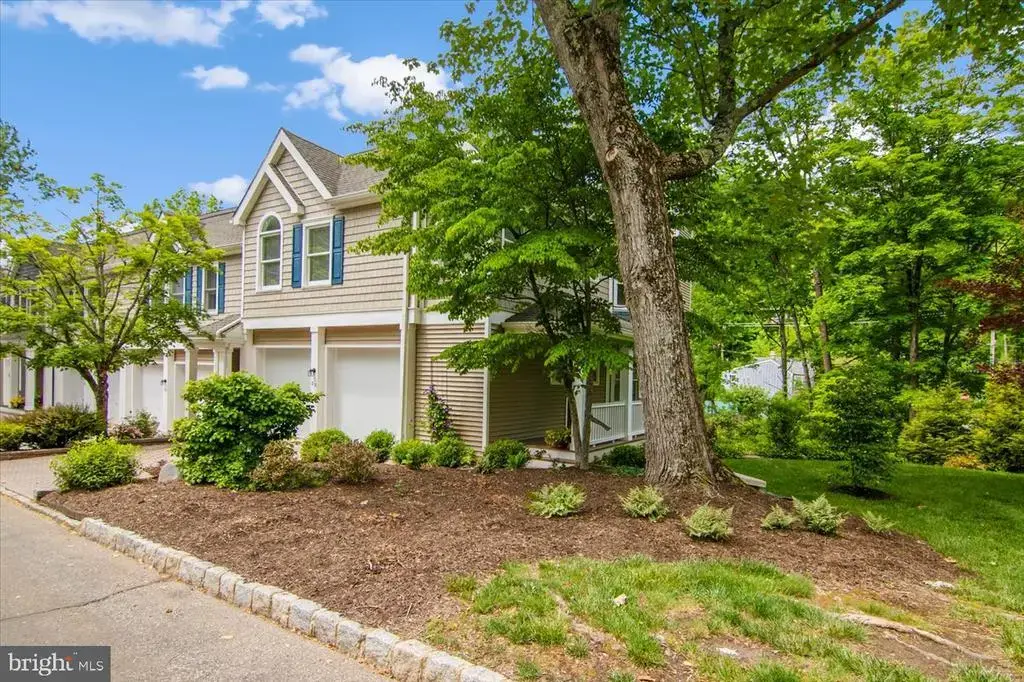 23 Rock Creek Woods Dr, LAMBERTVILLE
