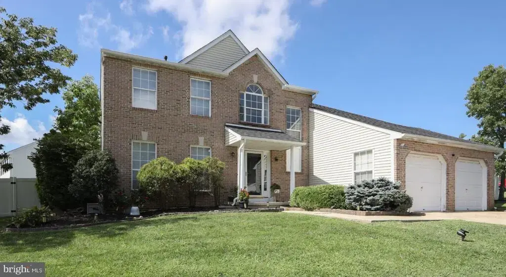 121 Treeline Dr, WOODBURY