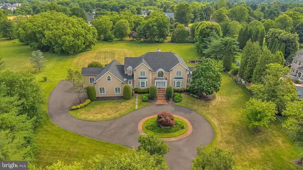 735 Hartford Rd, MOORESTOWN