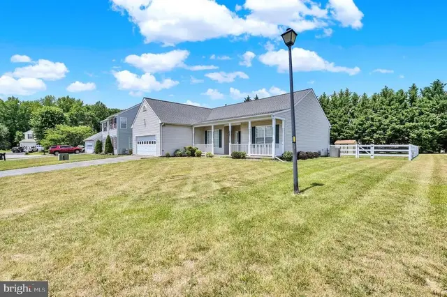 252 Berwick Ln, Dover