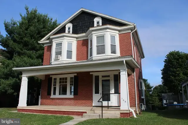 108 S 3rd St, Mount Wolf