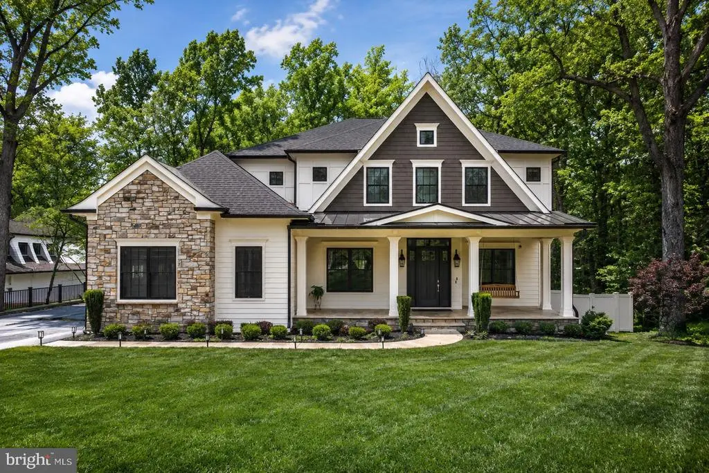 7002 River Oaks Dr, MCLEAN