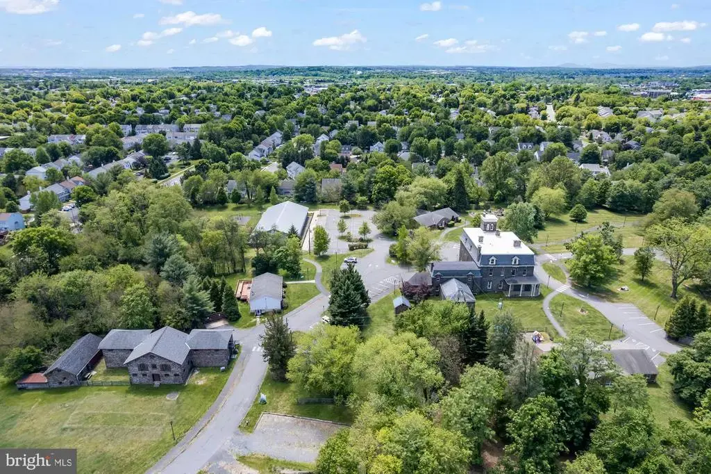 601 Catoctin Cir Ne, LEESBURG