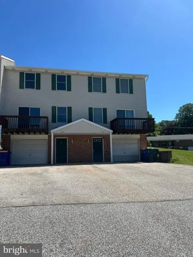 212 Ark Dr, Dallastown
