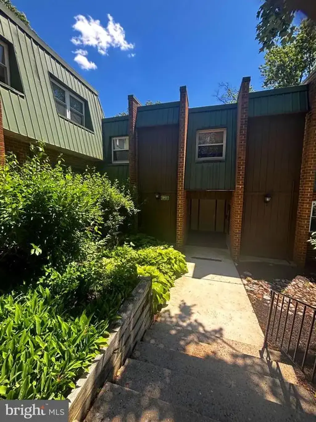 511 Meadowview Ln #511, MONT CLARE