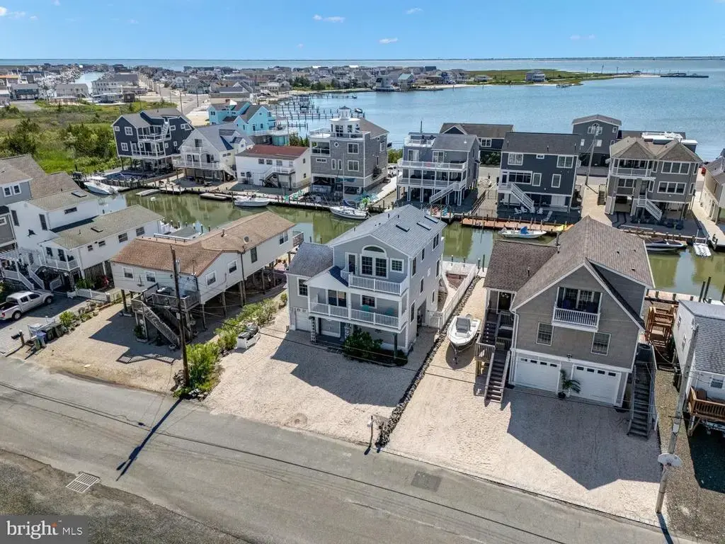 20 Carroll Ave, TUCKERTON