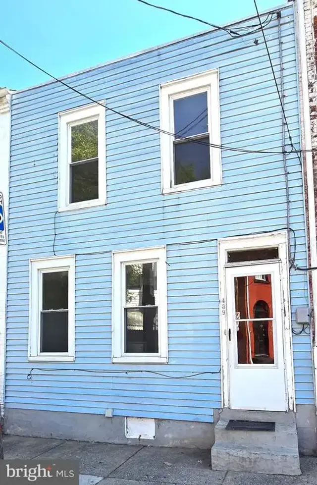 439 E Strawberry St, Lancaster