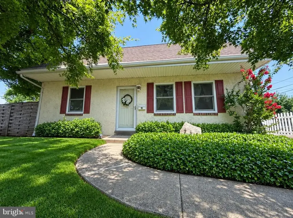 331 E Woodlyn Cir, WOODLYN
