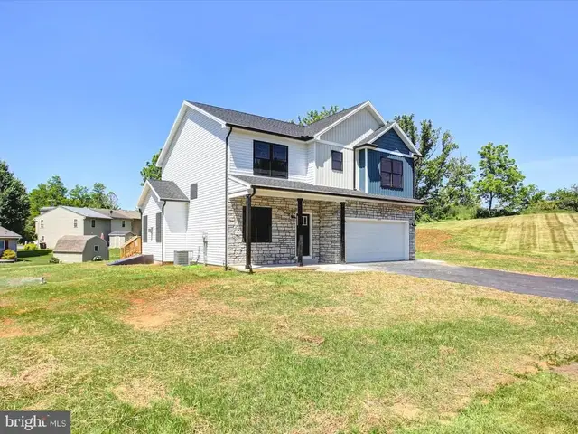 695 Karvois Court, Chambersburg