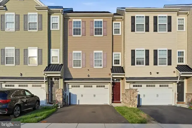 145 Mercer Ct, Fairless Hills