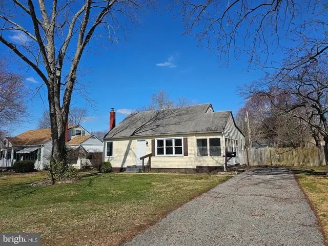 73 Upland Ave, Dover