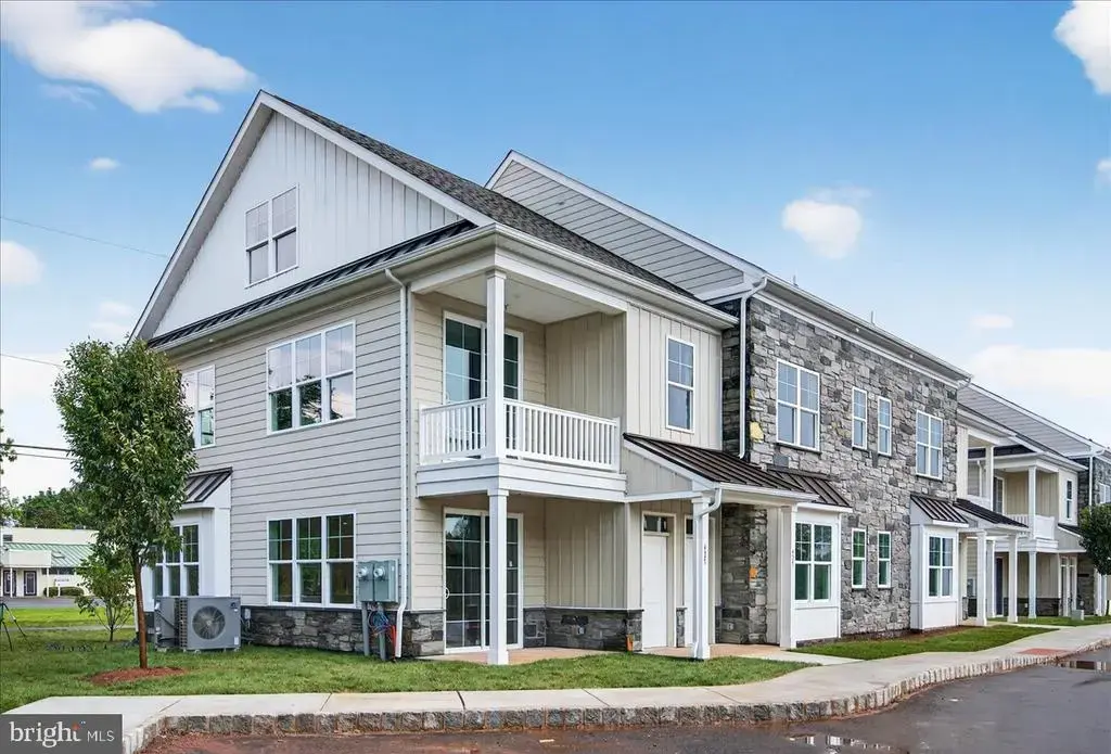 411 Isabelle Ct #201, HARLEYSVILLE