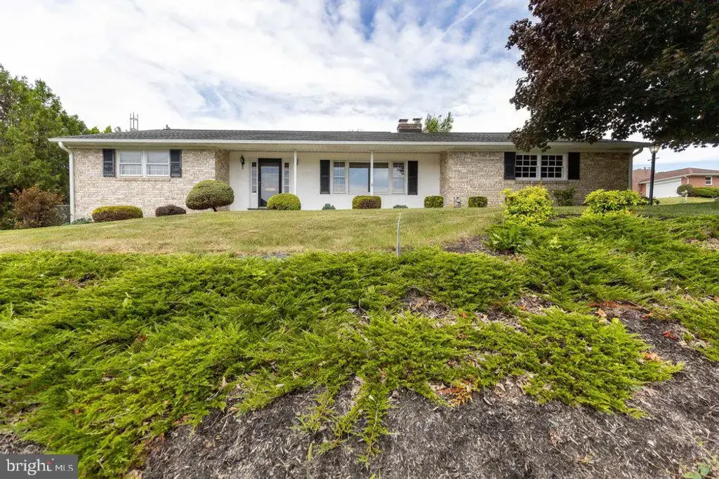 222 Harvest Lane, CHAMBERSBURG