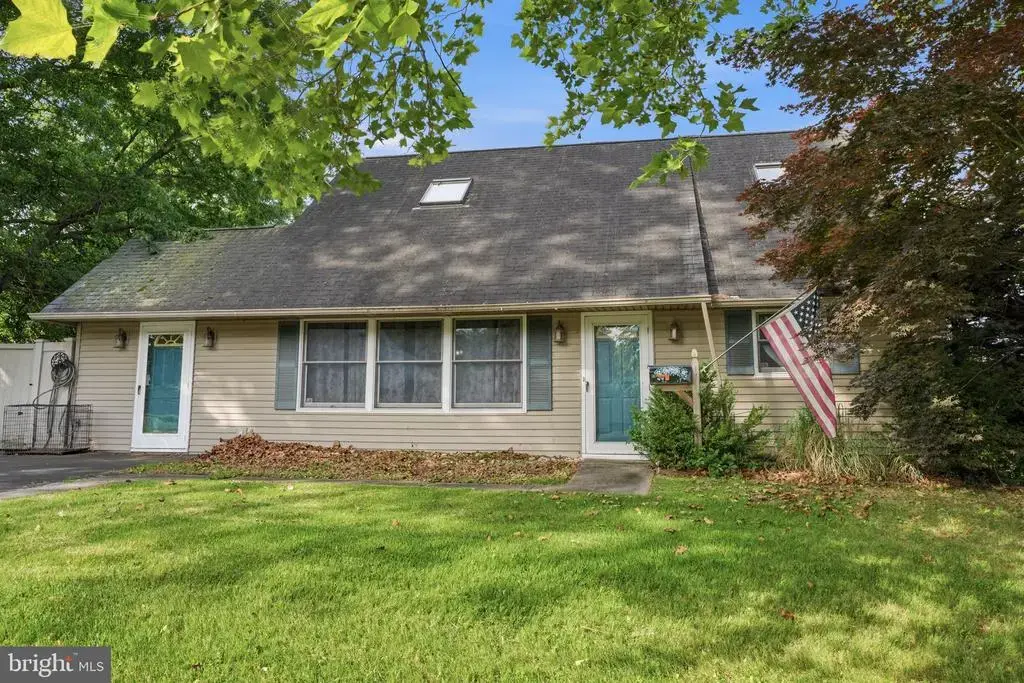 2 Quay Rd, LEVITTOWN