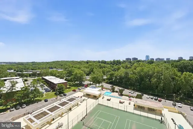 4500 S Four Mile Run Dr #821, Arlington