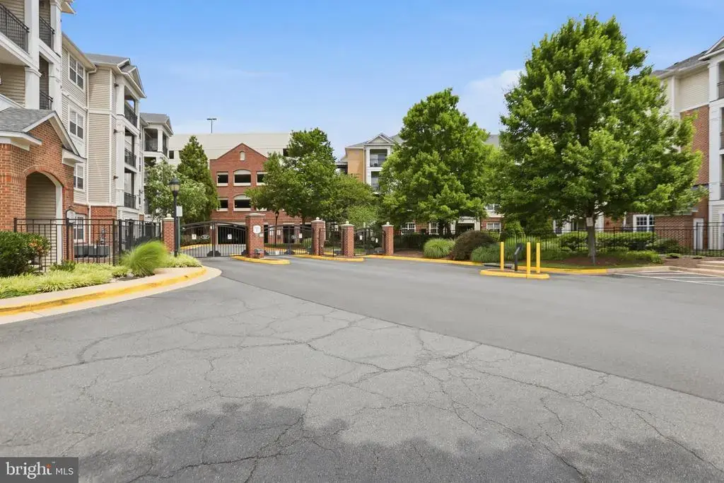 12913 Centre Park Cir #405, HERNDON
