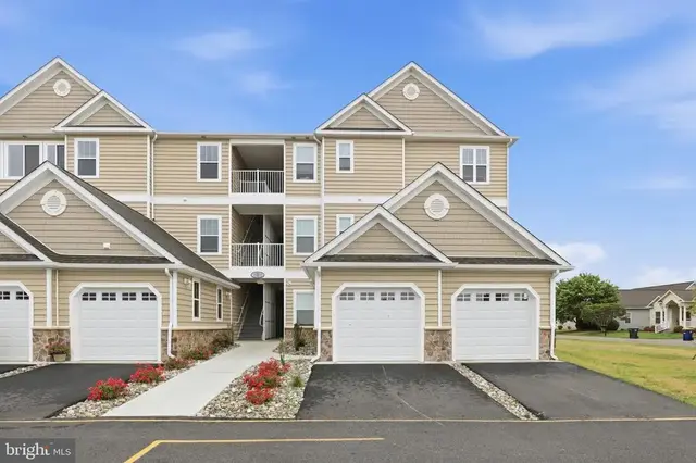 5002 E Pebble Ln #e, Milford