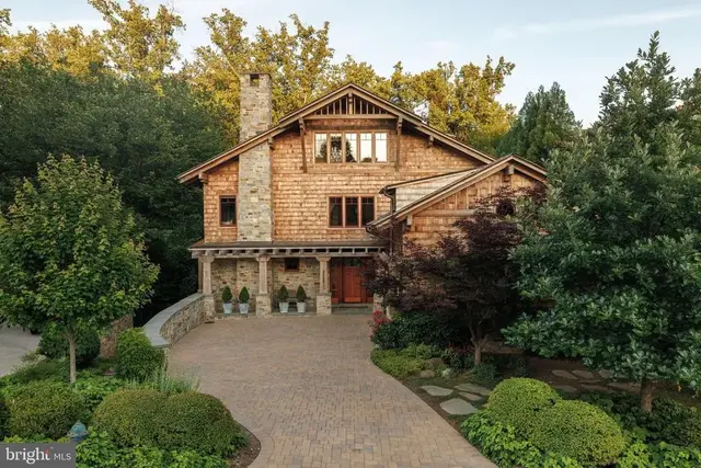 2155 Dunmore Ln Nw, Washington