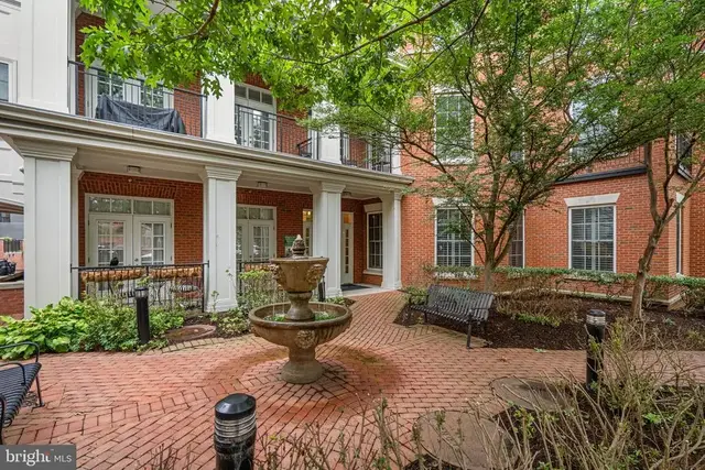 1023 N Royal St #115, Alexandria