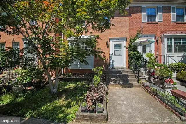 7718 Trevino Ln, Falls Church