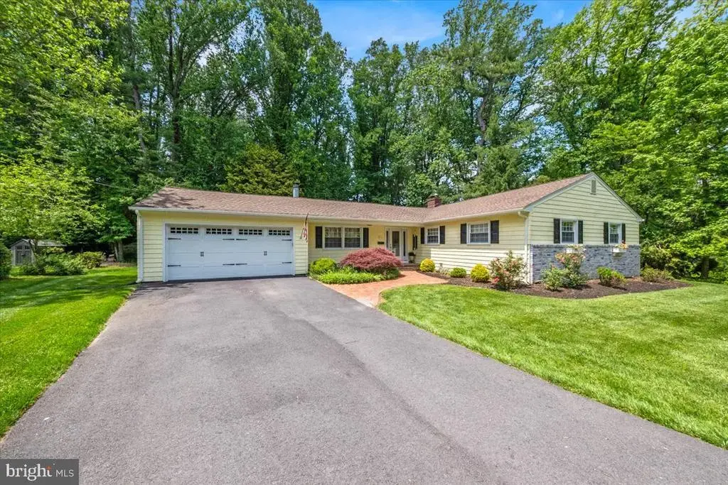 40 Pine Knoll Dr, LAWRENCE TOWNSHIP