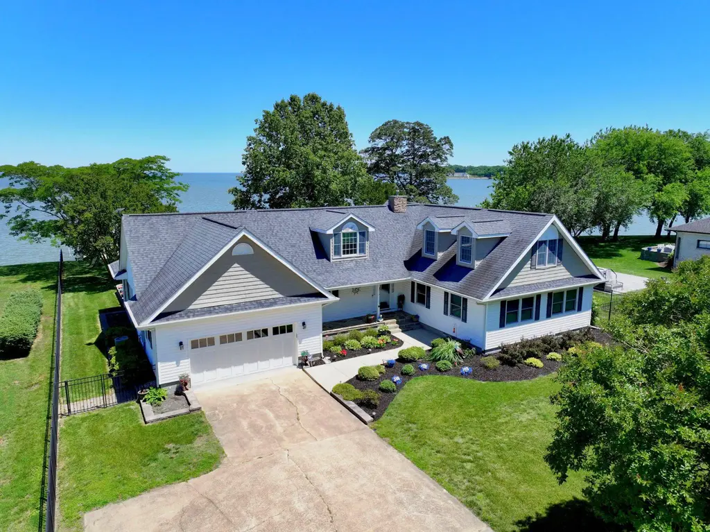 651 Barracks Beach Dr, COLONIAL BEACH